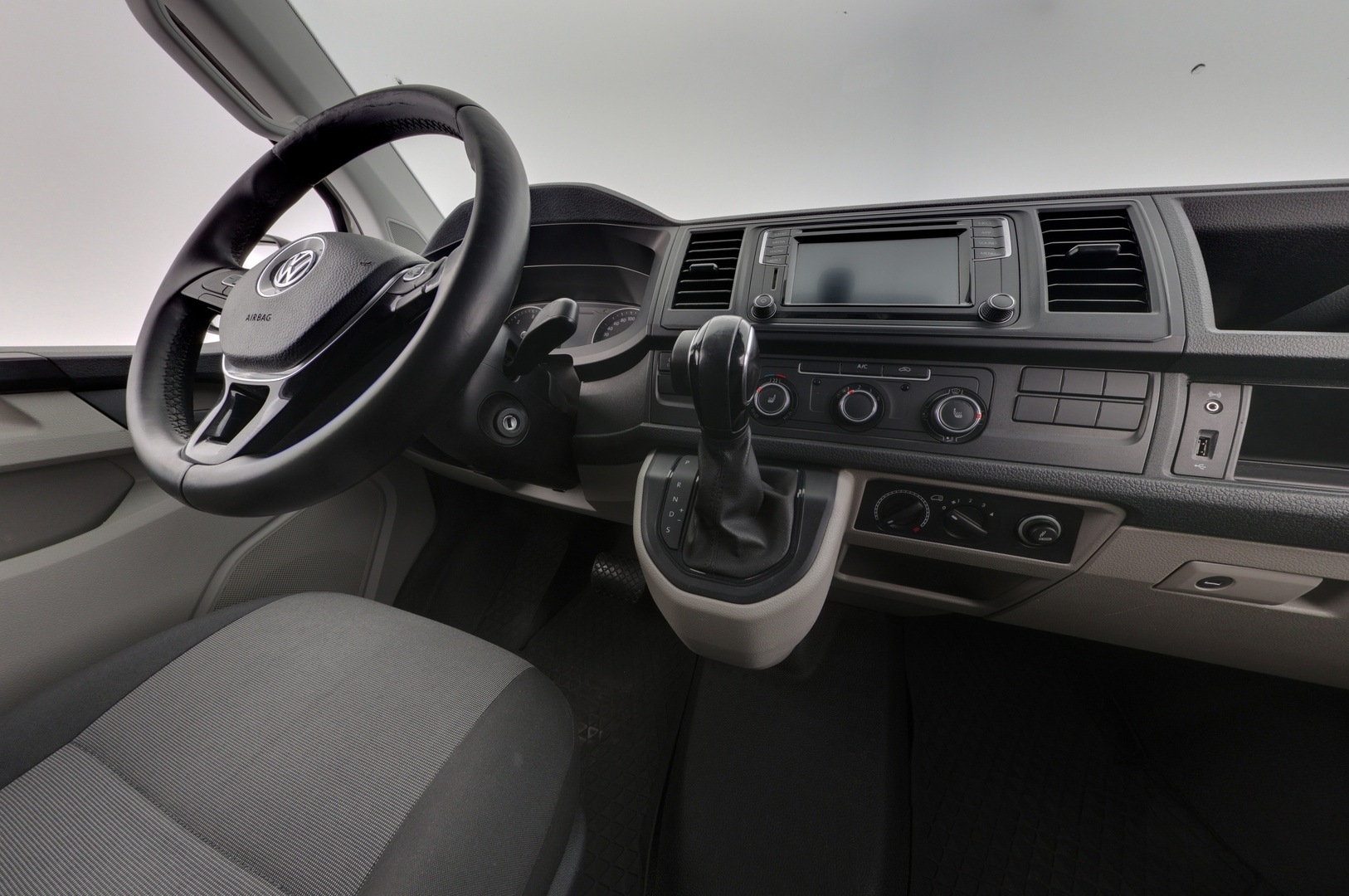 VOLKSWAGEN Transporter 2018