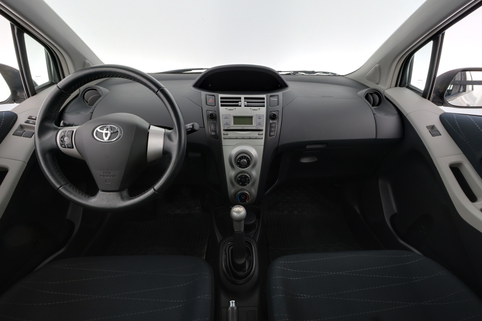 TOYOTA Yaris 2009