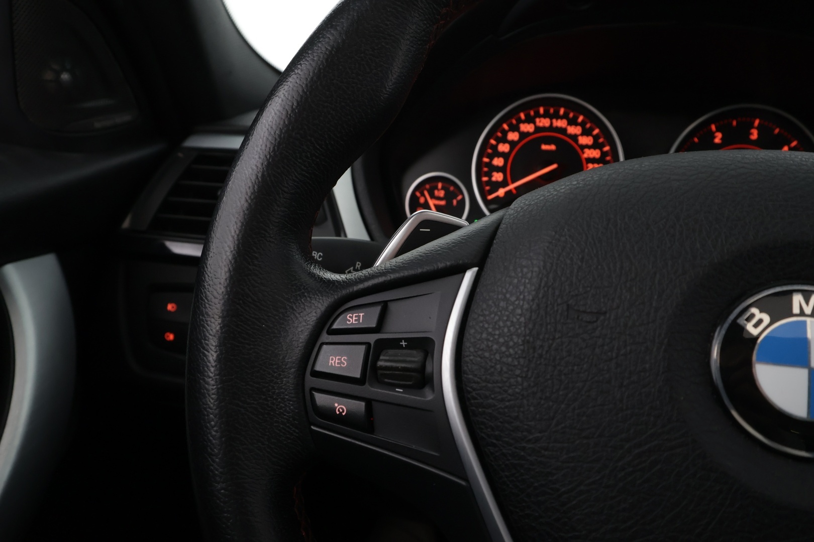 BMW 330 2012