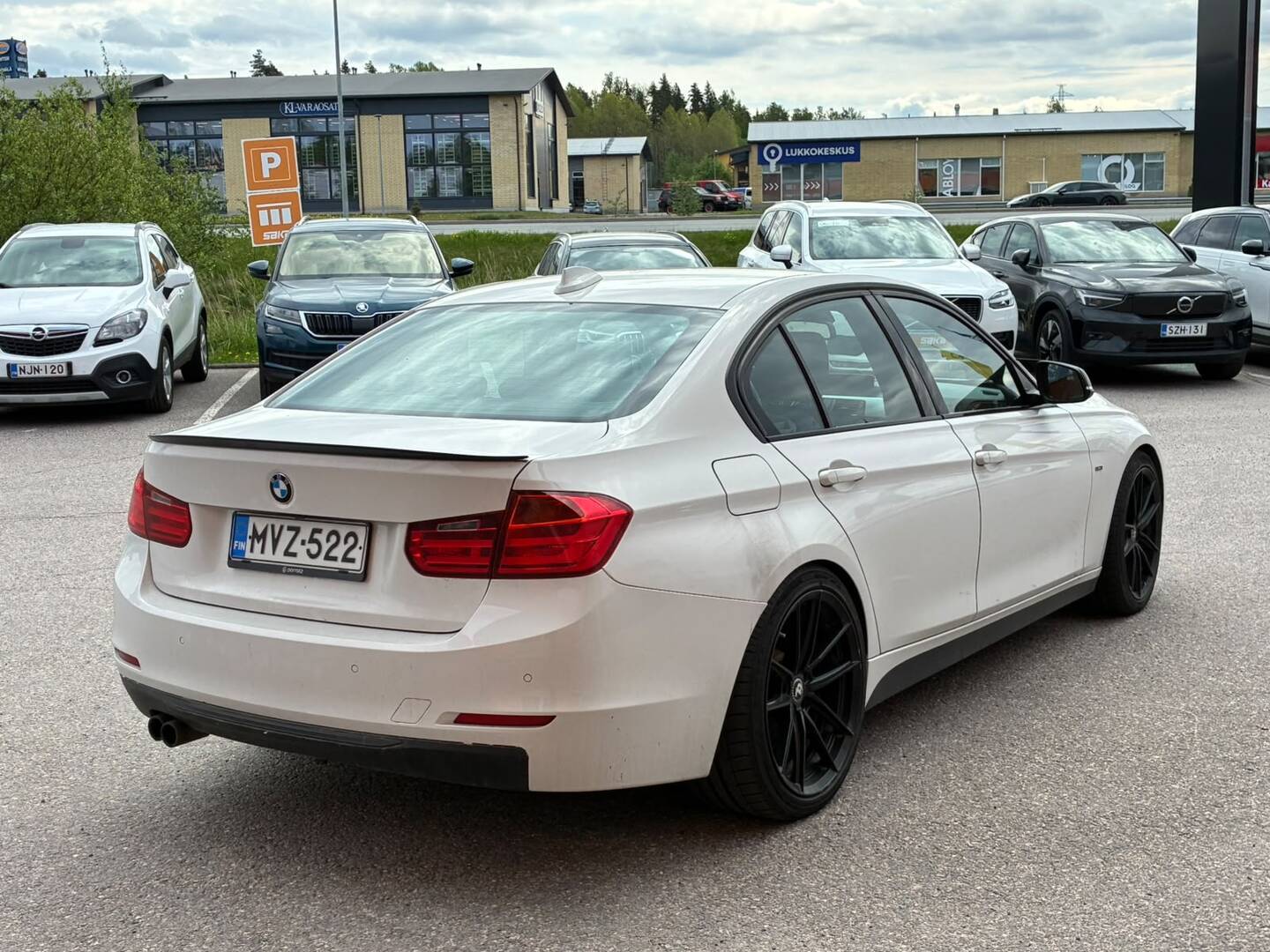 BMW 330 2012