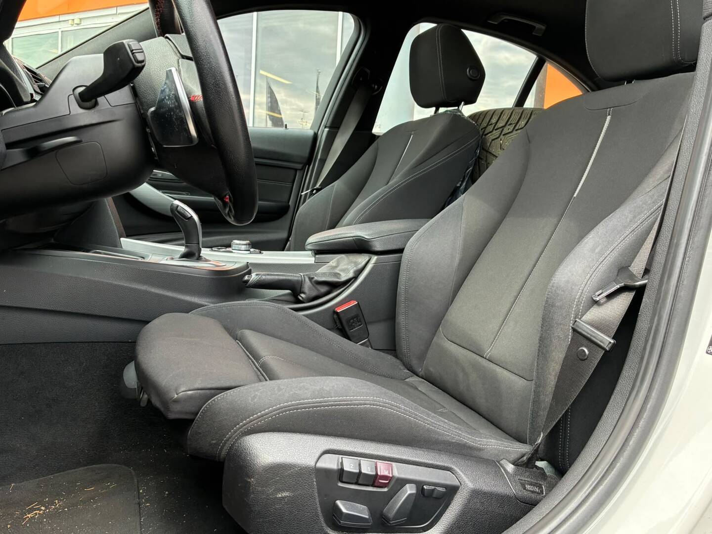 BMW 330 2012