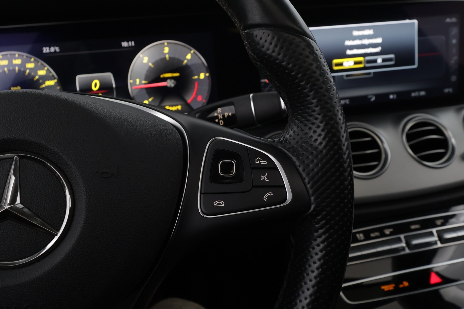 MERCEDES-BENZ E 2018