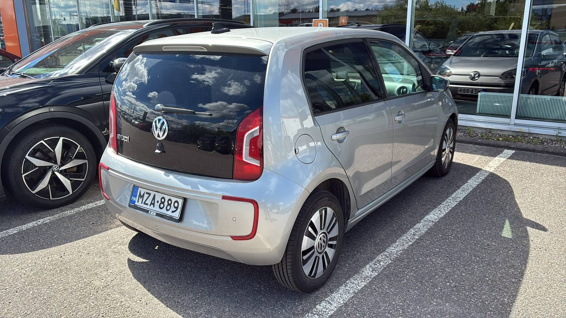 VOLKSWAGEN up! 2016