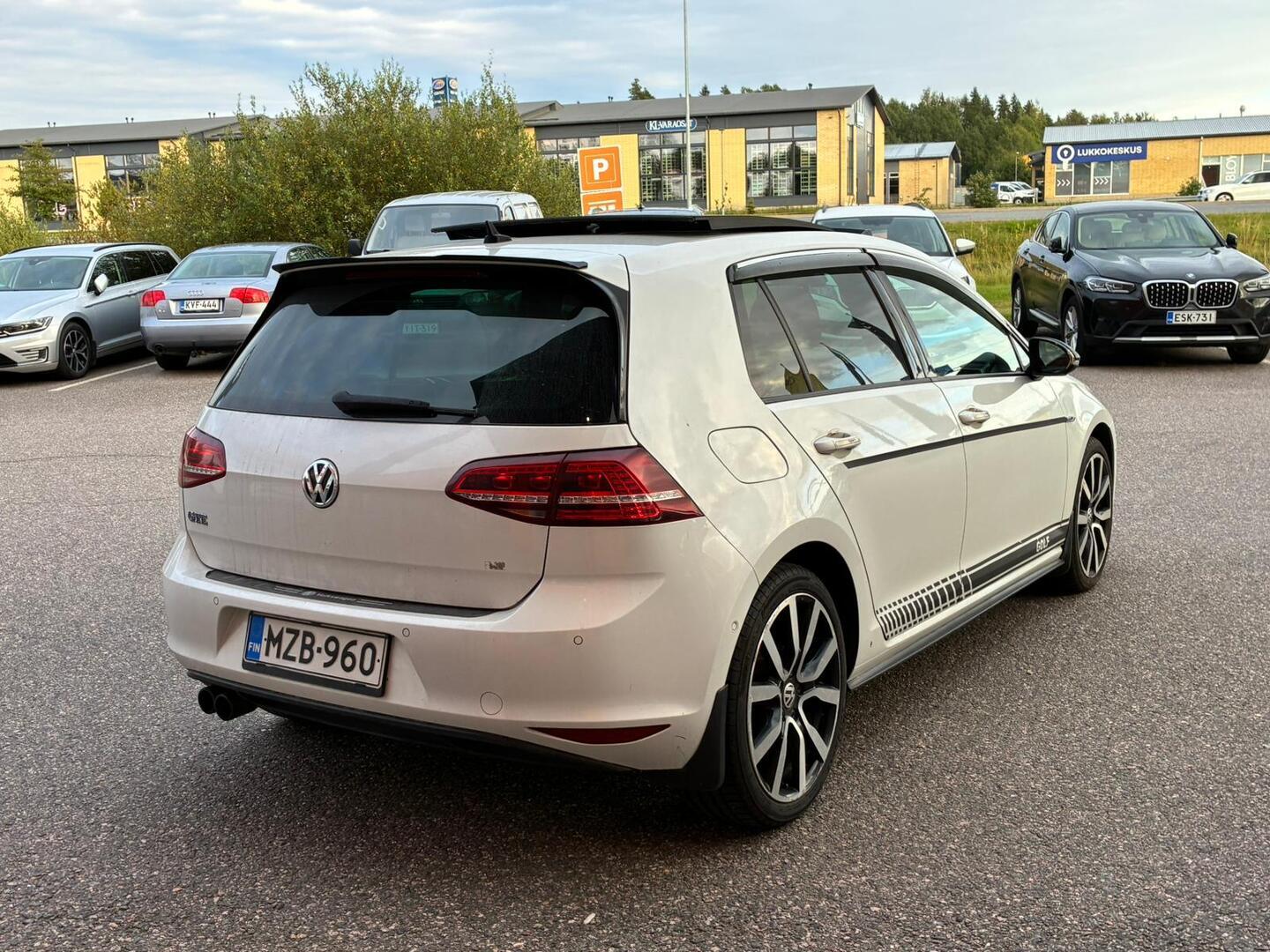 VOLKSWAGEN Golf 2015
