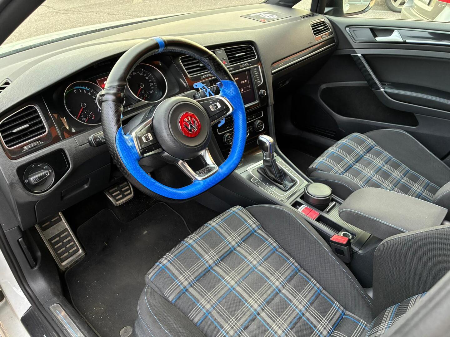 VOLKSWAGEN Golf 2015