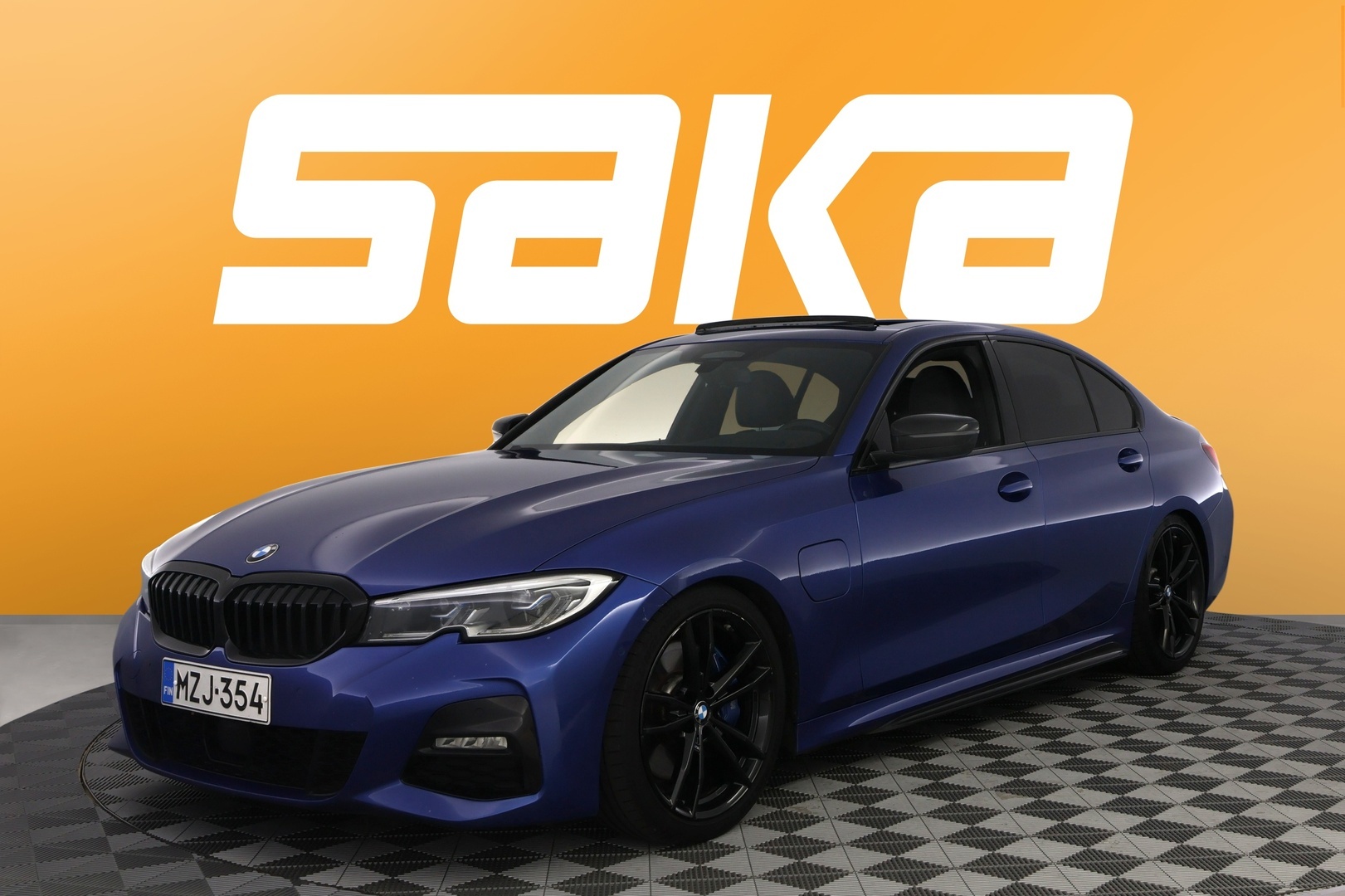 BMW 330 2019