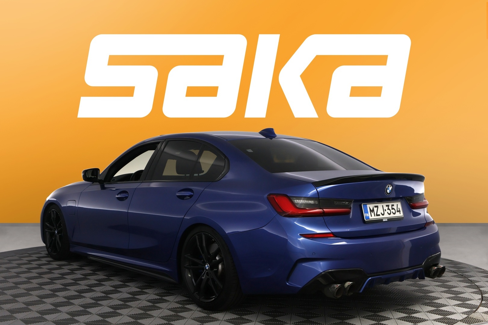 BMW 330 2019