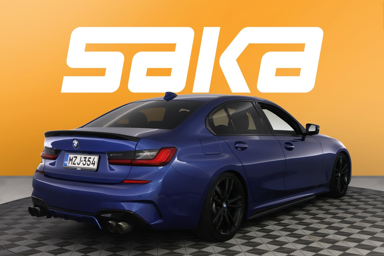BMW 330 2019