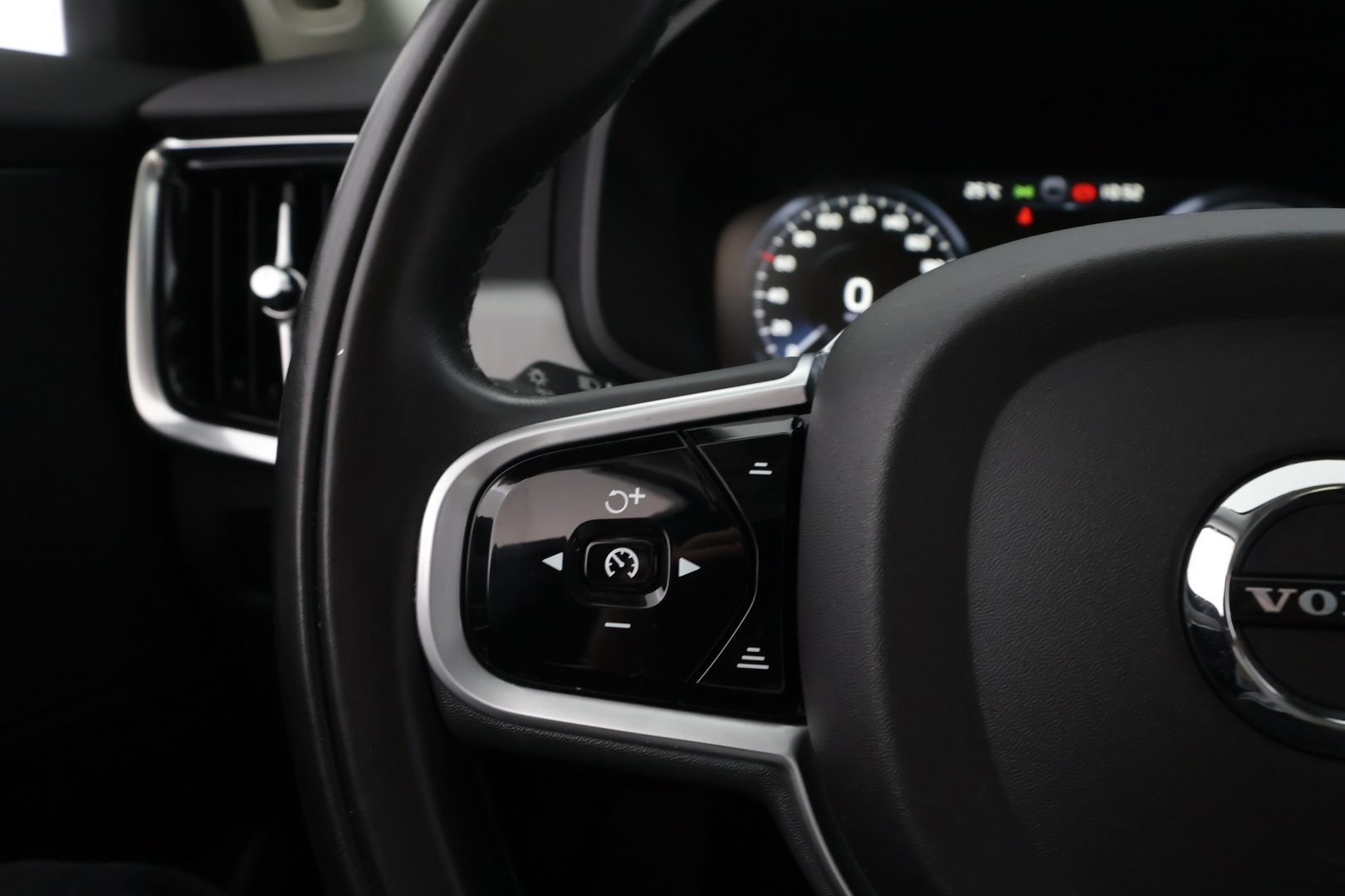 VOLVO V90 2019