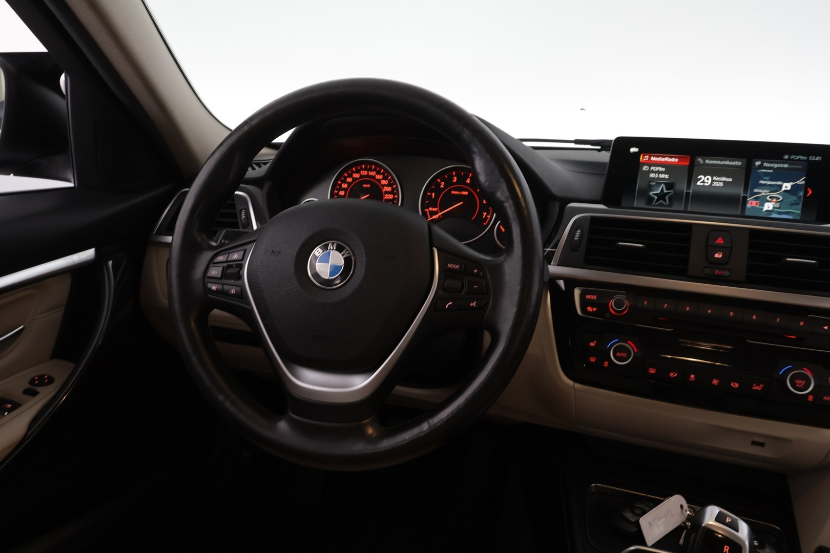 BMW 330 2018