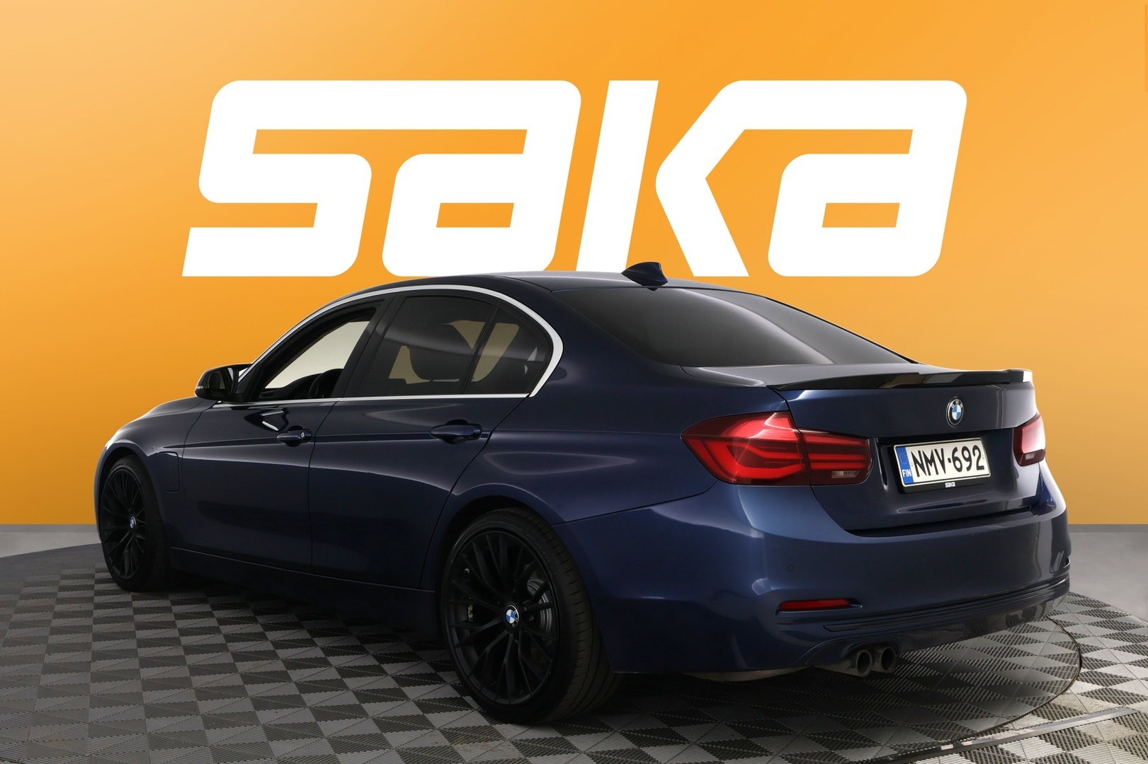 BMW 330 2018