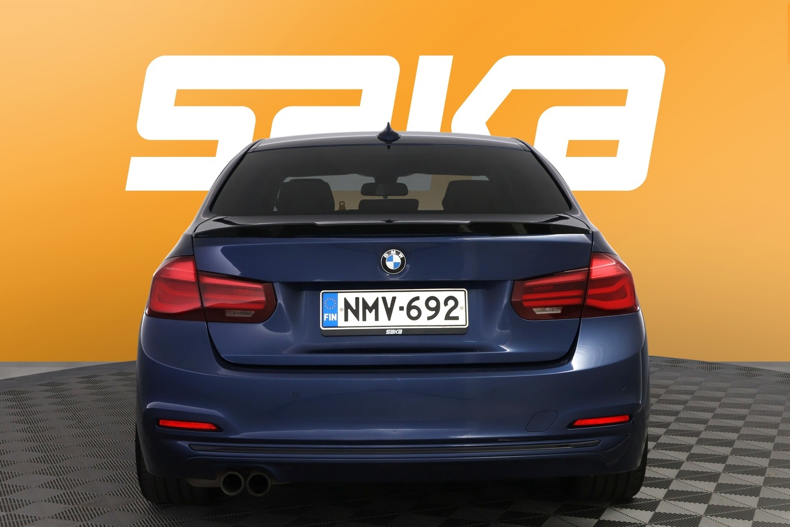 BMW 330 2018