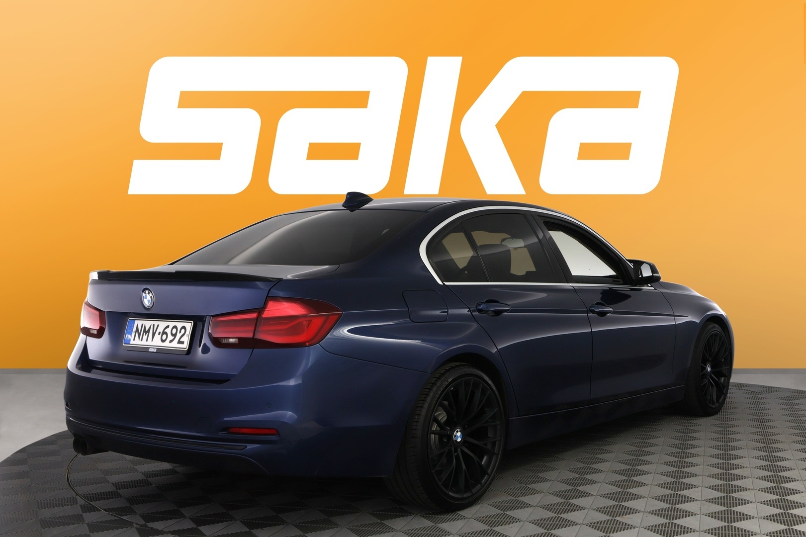 BMW 330 2018