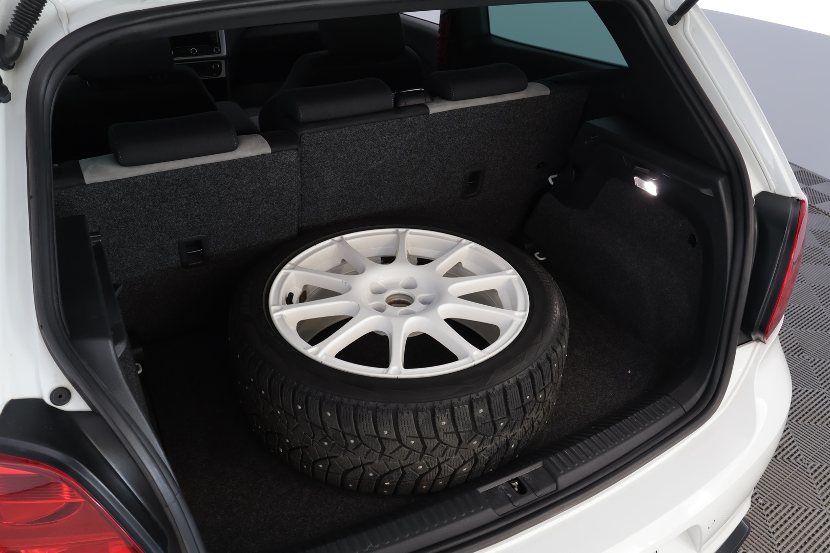 VOLKSWAGEN Polo 2014