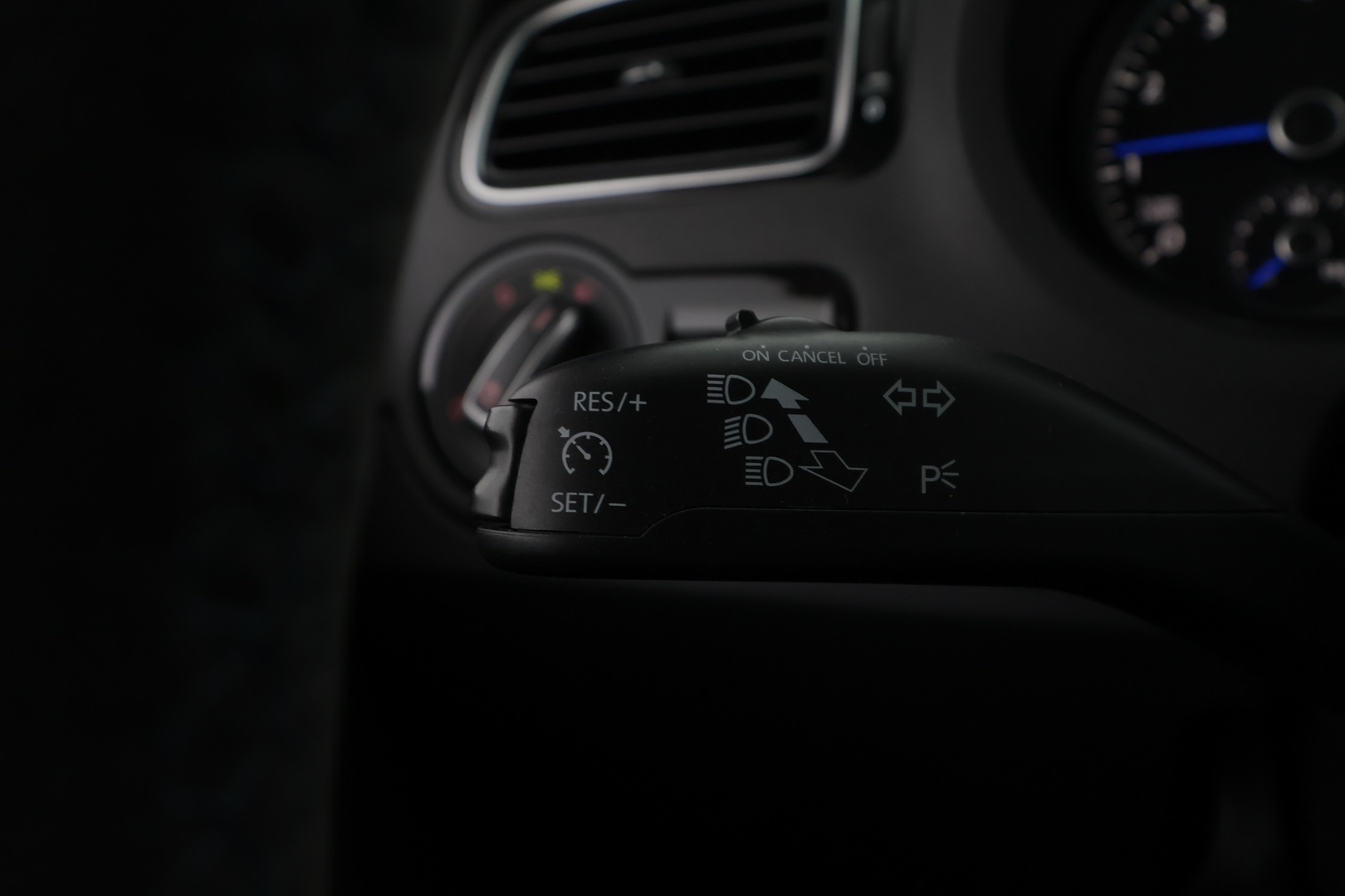 VOLKSWAGEN Polo 2014