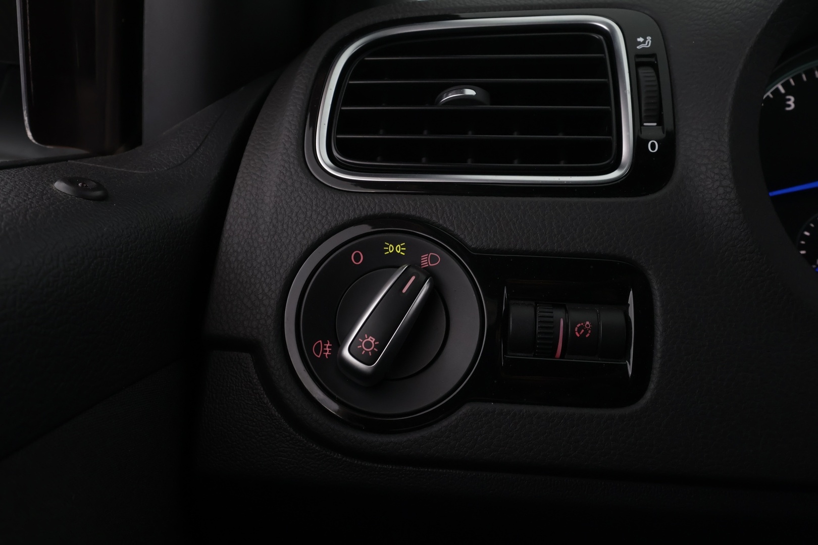 VOLKSWAGEN Polo 2014