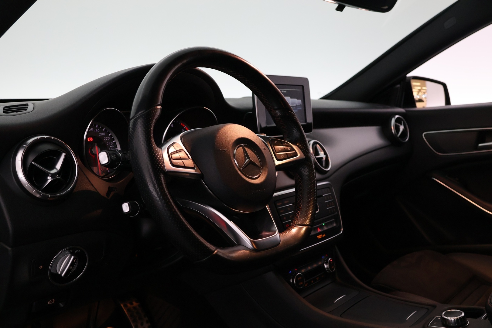 MERCEDES-BENZ CLA 2015