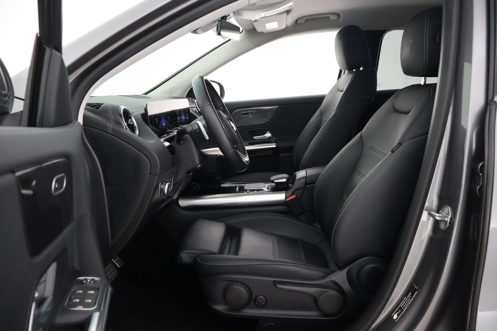 MERCEDES-BENZ GLA 2023