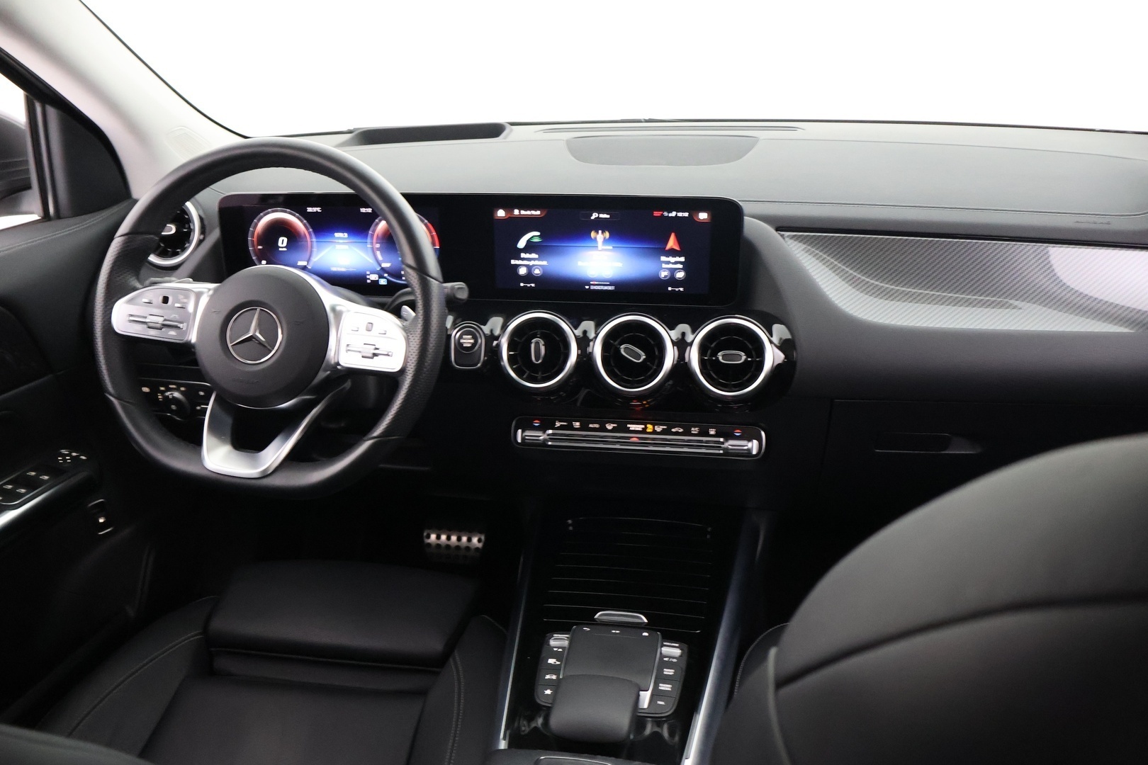 MERCEDES-BENZ GLA 2023