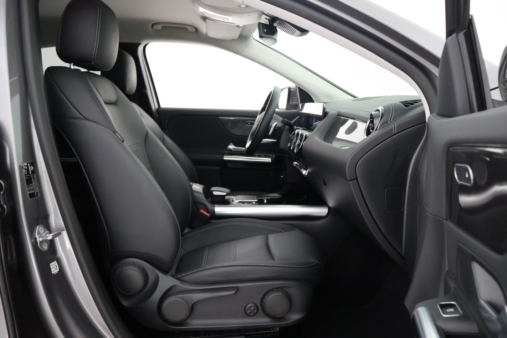 MERCEDES-BENZ GLA 2023