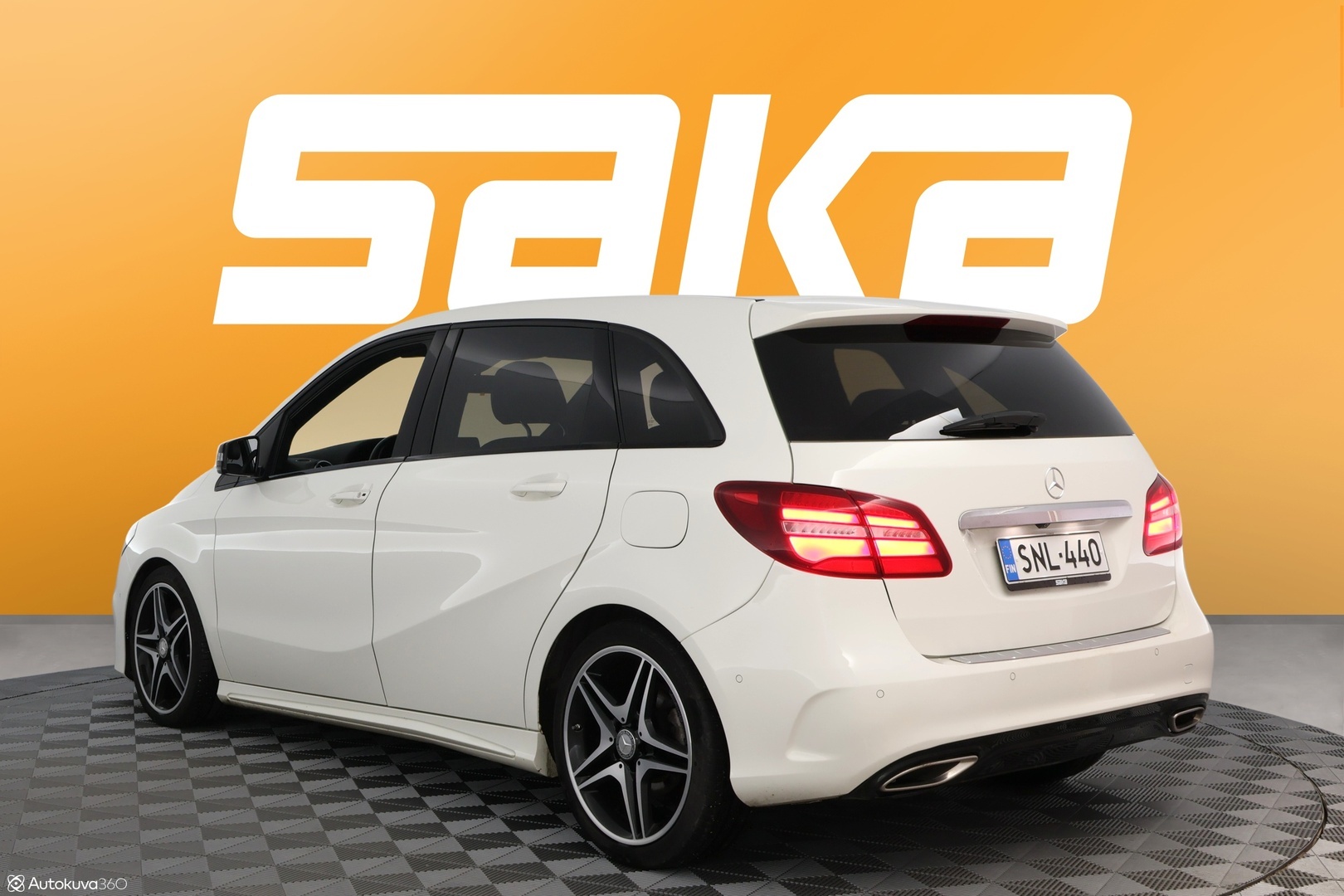 MERCEDES-BENZ B 2016