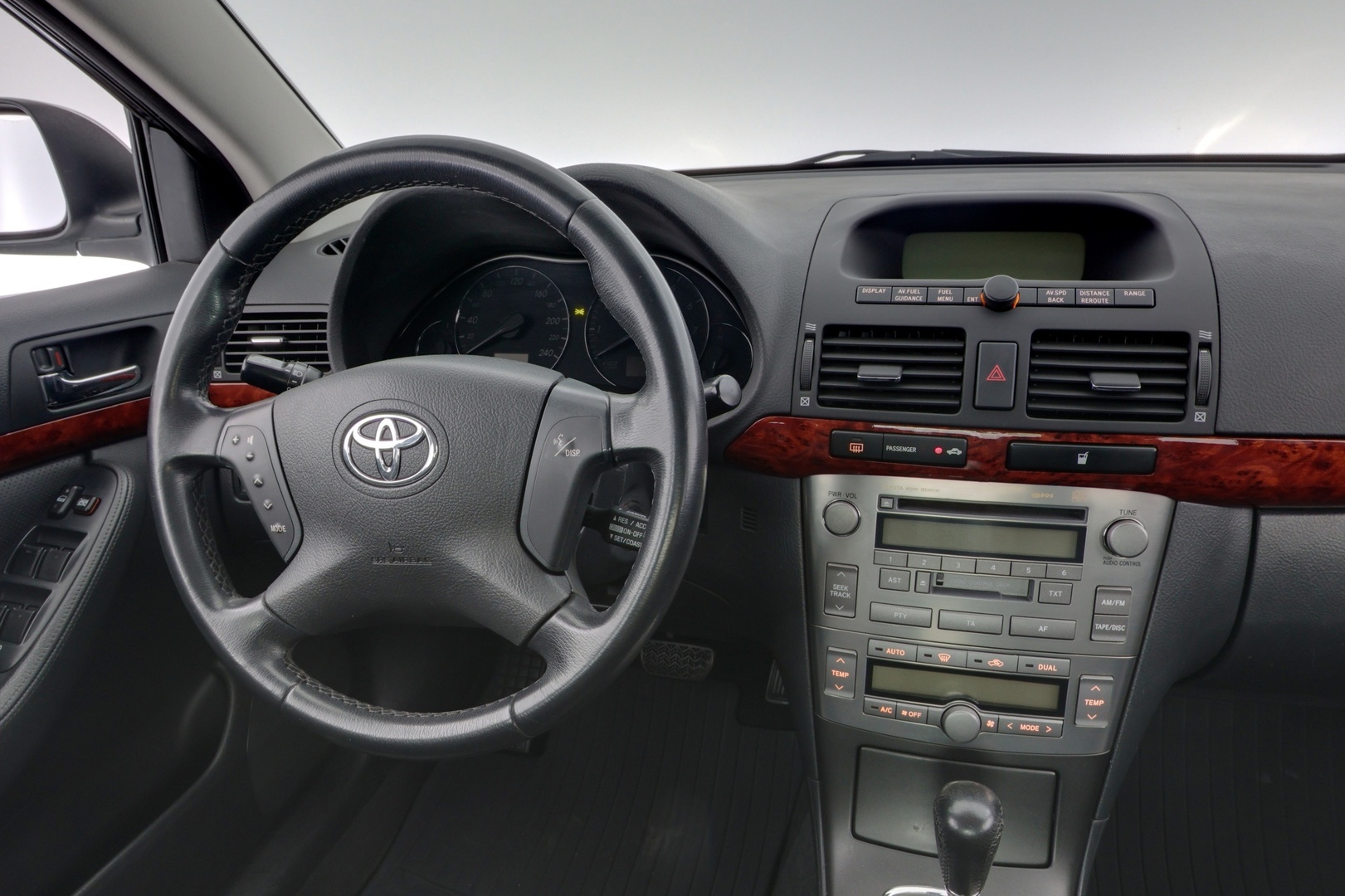 TOYOTA Avensis 2005
