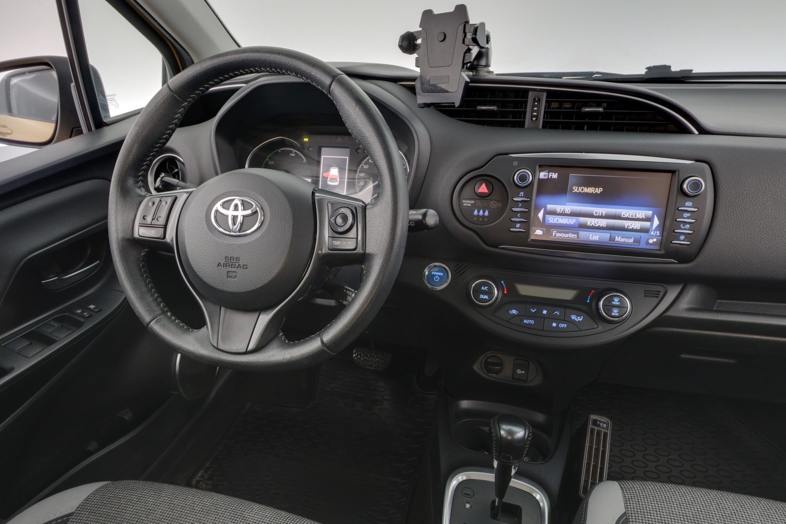 TOYOTA Yaris 2019