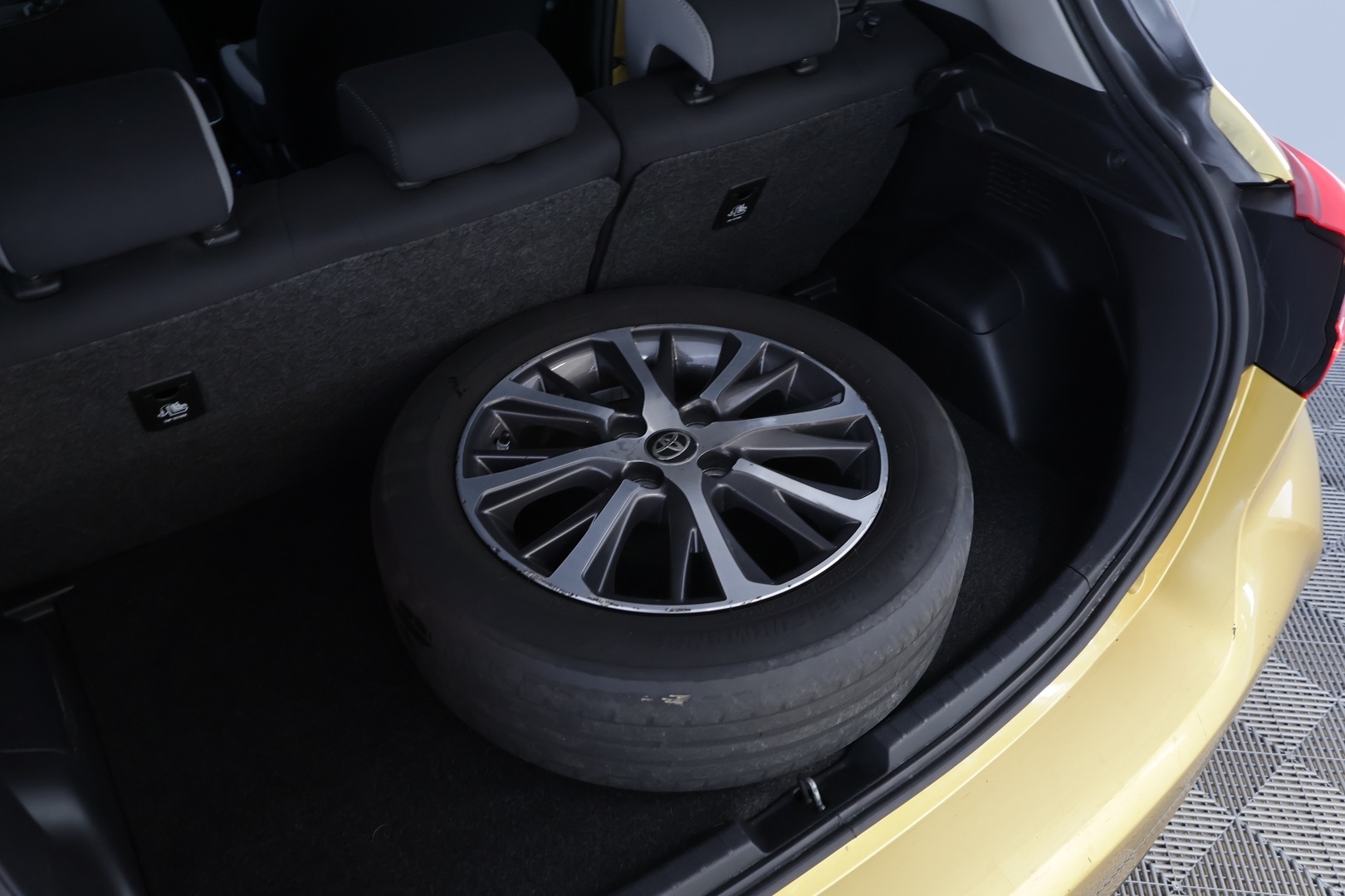 TOYOTA Yaris 2019