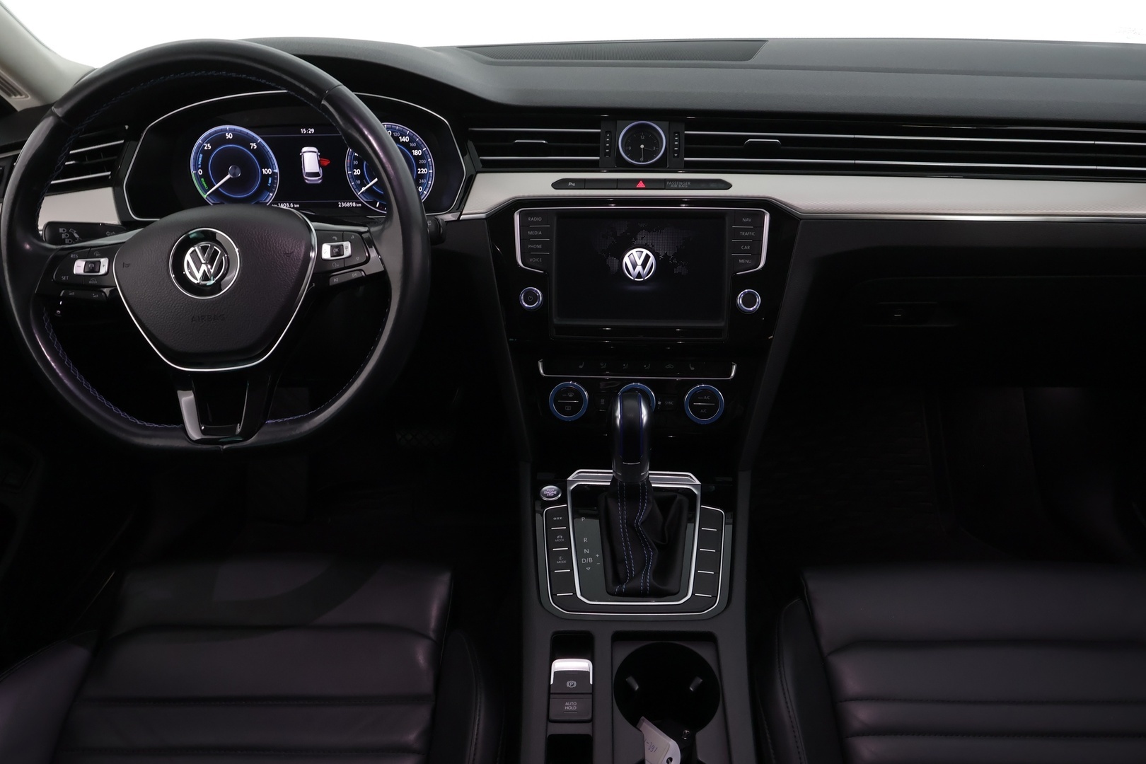 VOLKSWAGEN Passat 2016