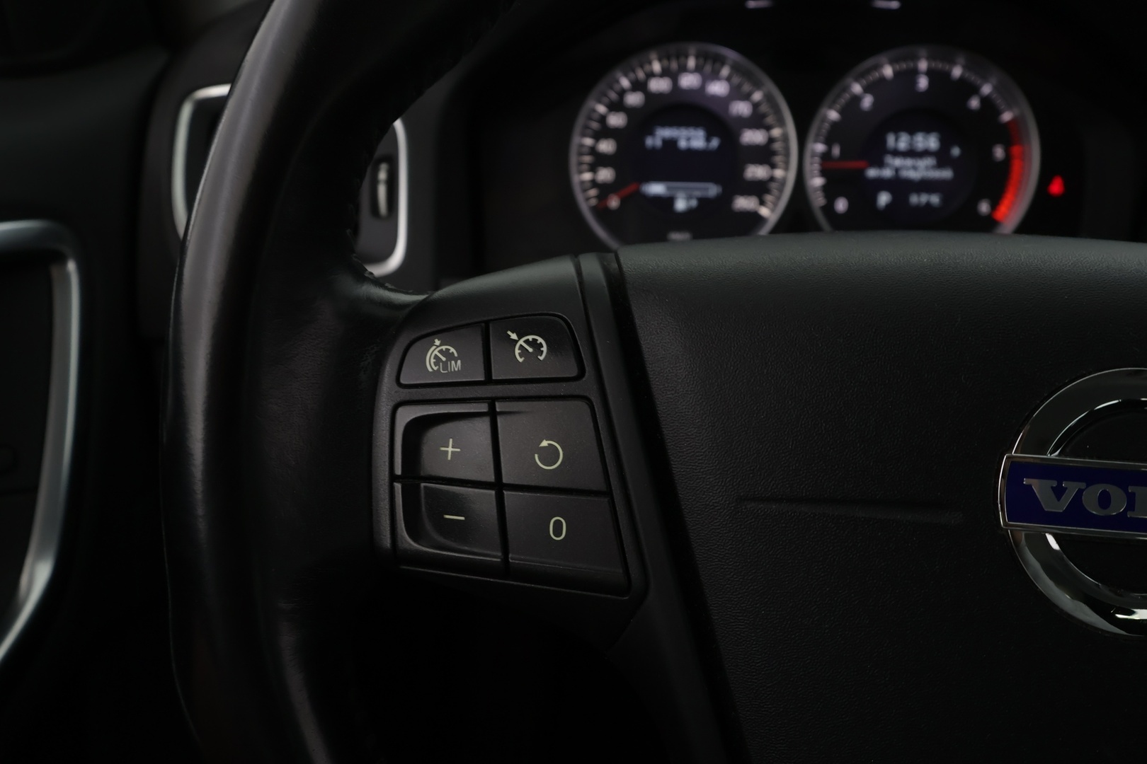 VOLVO V60 2011