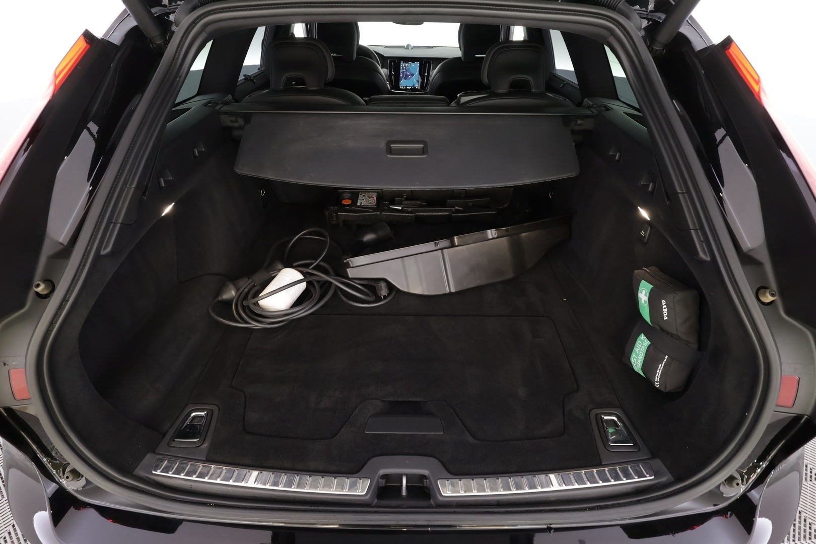 VOLVO V90 2023
