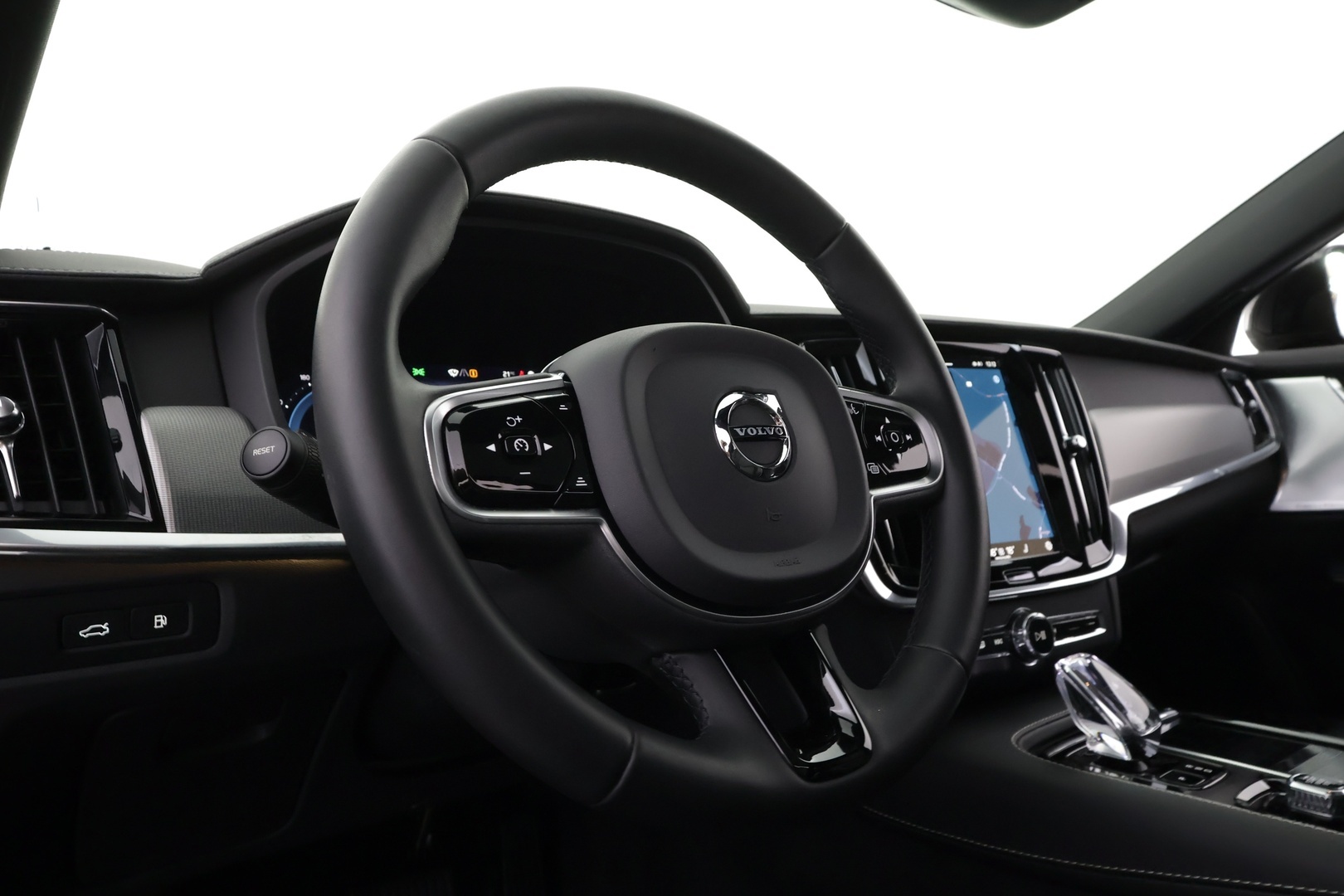 VOLVO V90 2023
