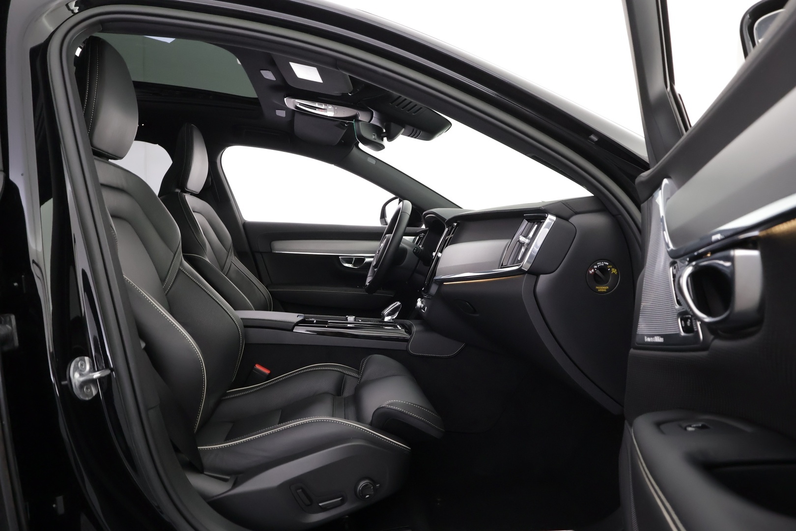 VOLVO V90 2023