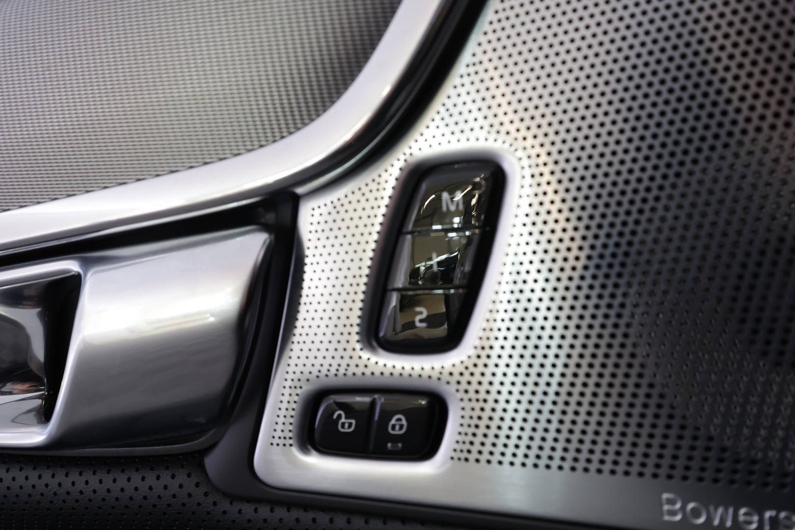 VOLVO V90 2023