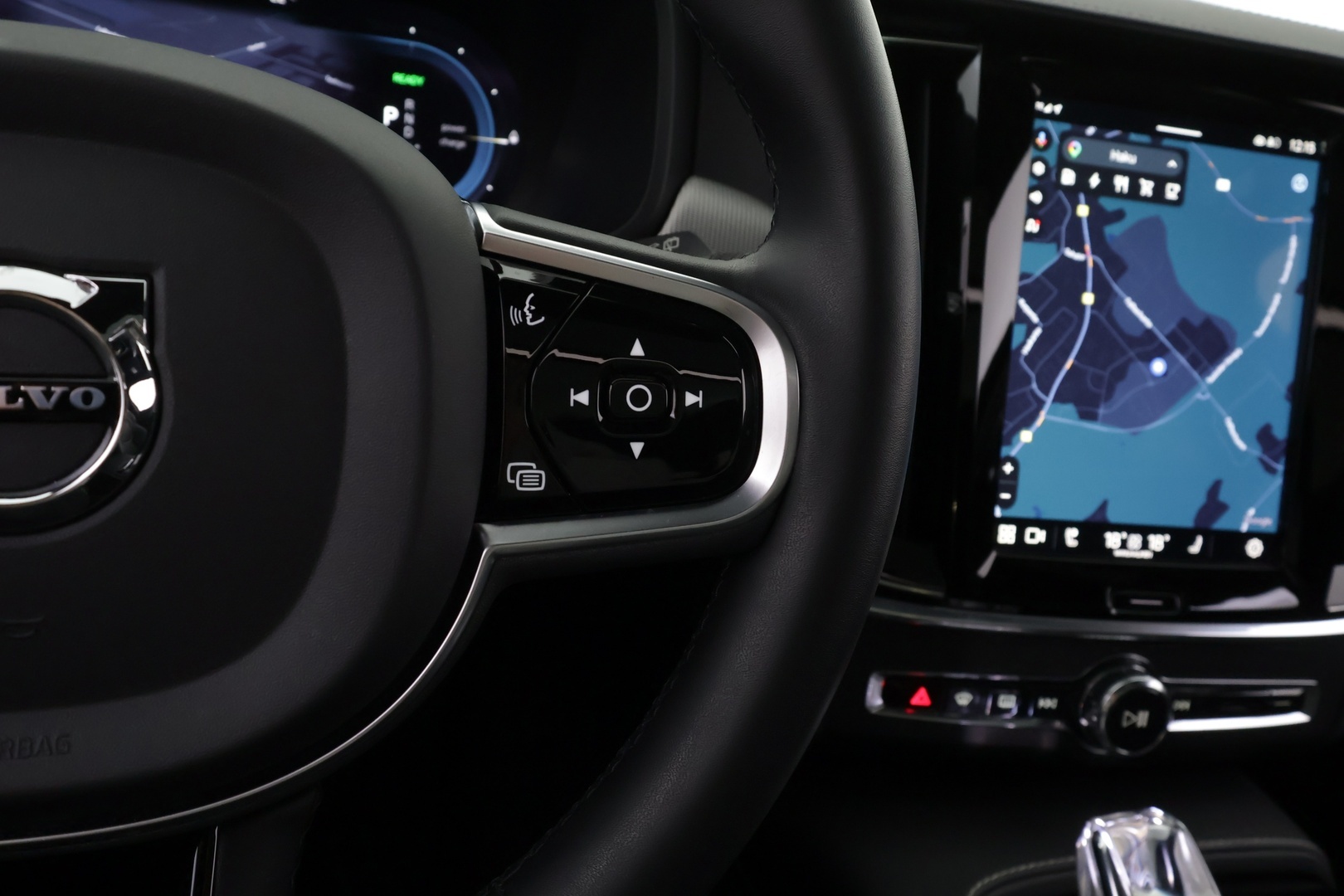 VOLVO V90 2023