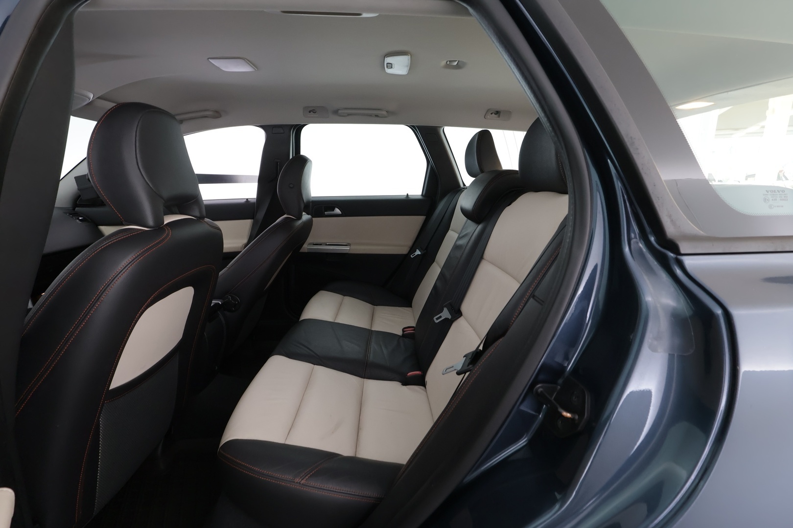 VOLVO V50 2011