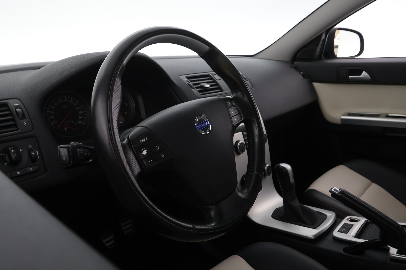 VOLVO V50 2011