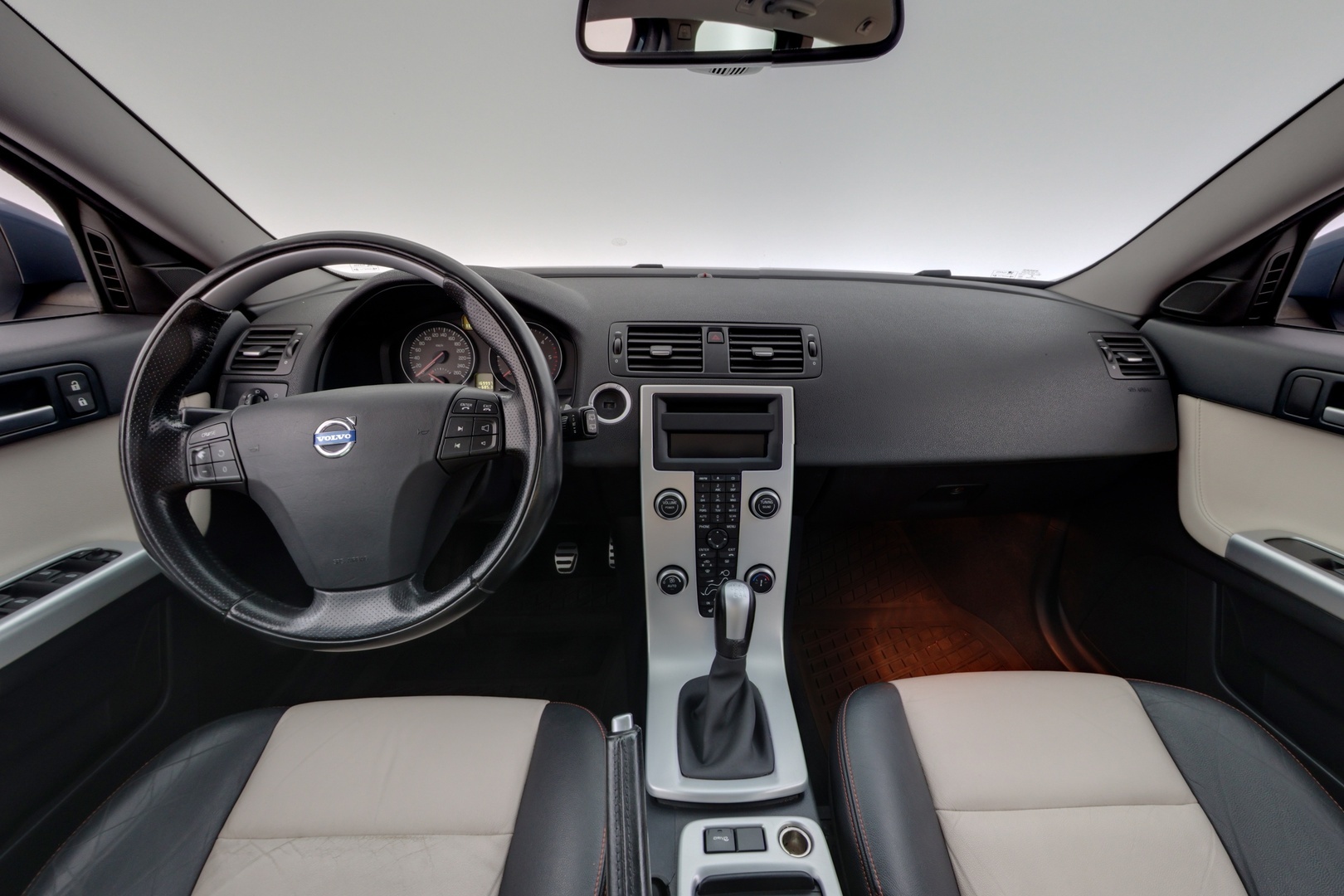 VOLVO V50 2011
