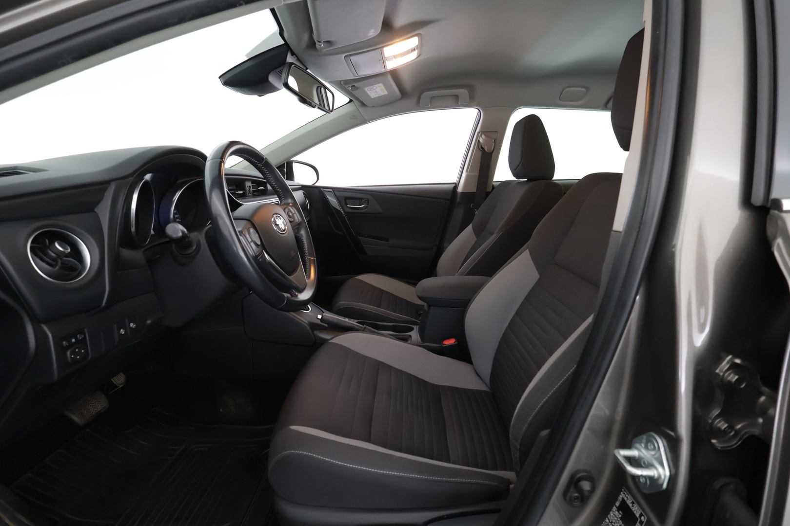 TOYOTA Auris 2017