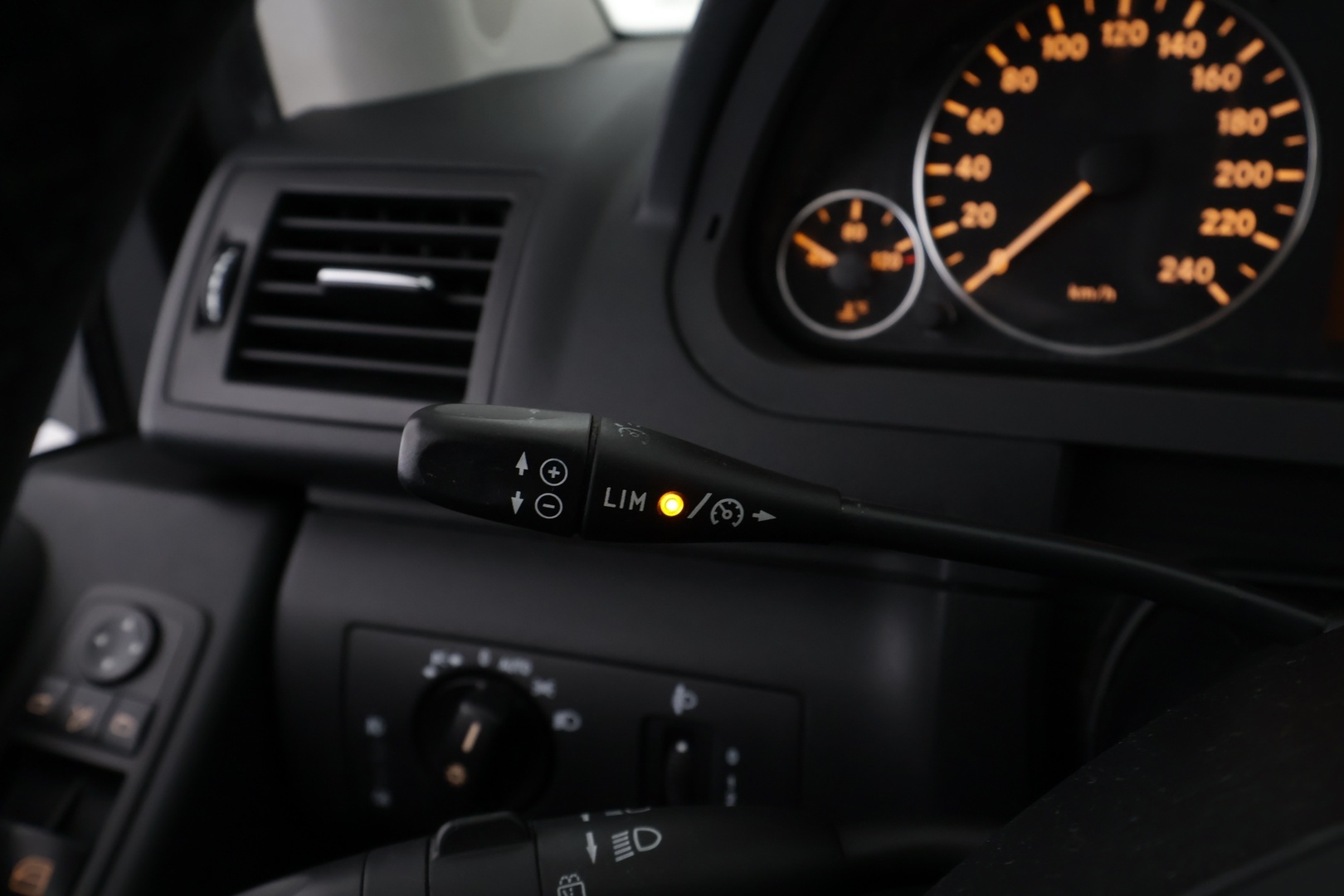 MERCEDES-BENZ A 2010