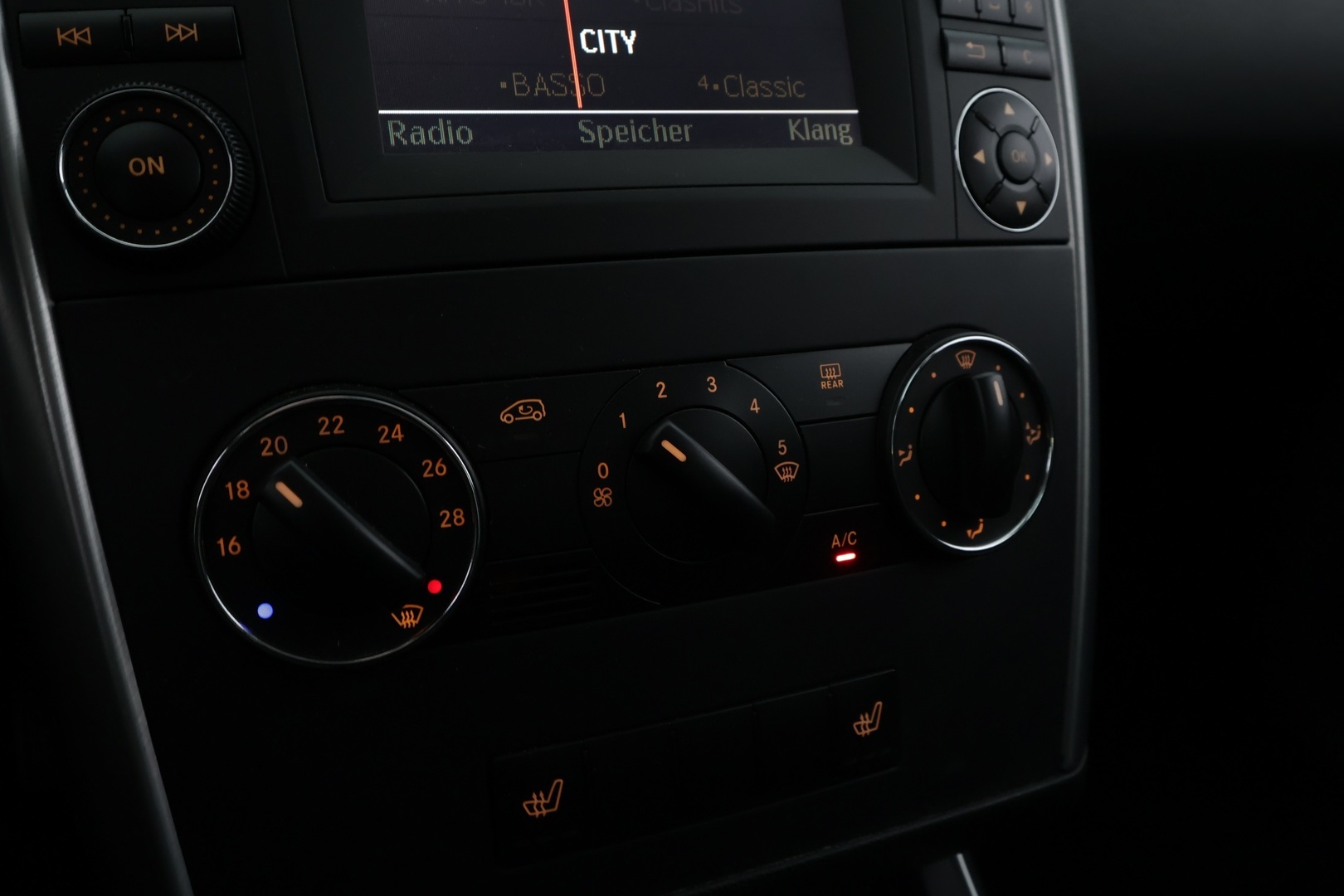 MERCEDES-BENZ A 2010