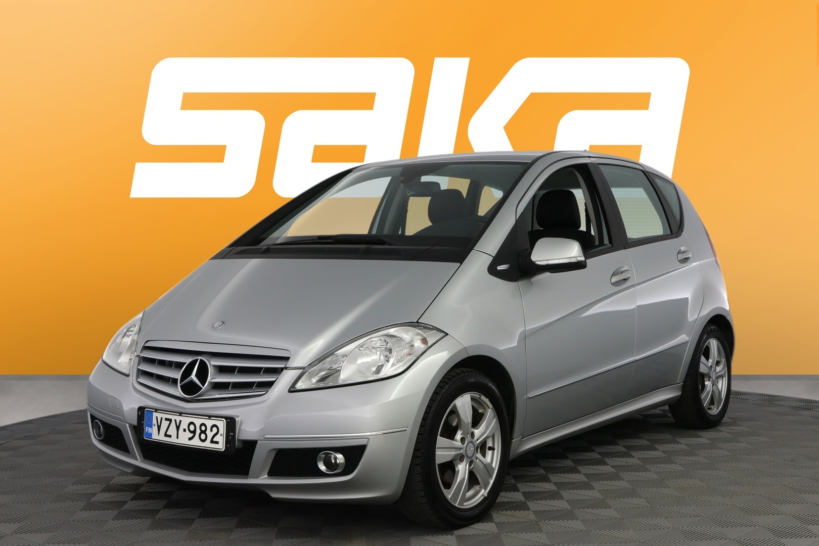 MERCEDES-BENZ A 2010