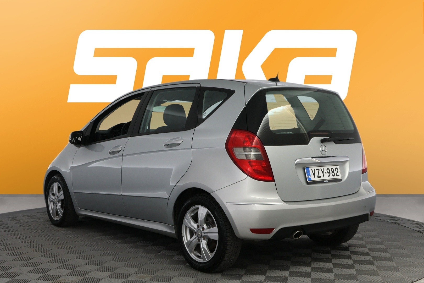 MERCEDES-BENZ A 2010