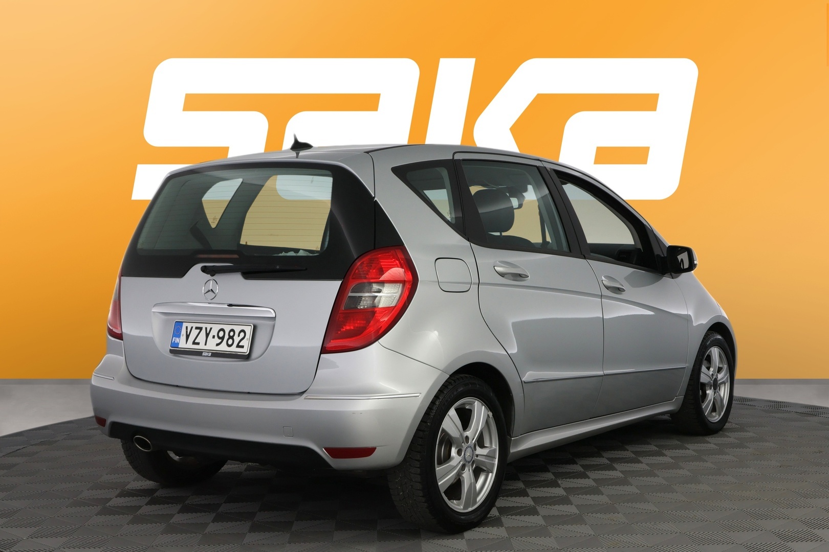 MERCEDES-BENZ A 2010