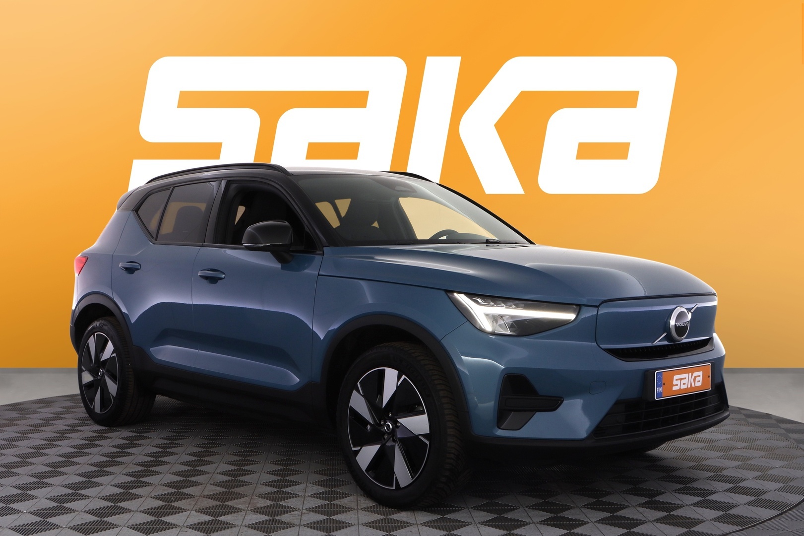 VOLVO XC40 2024
