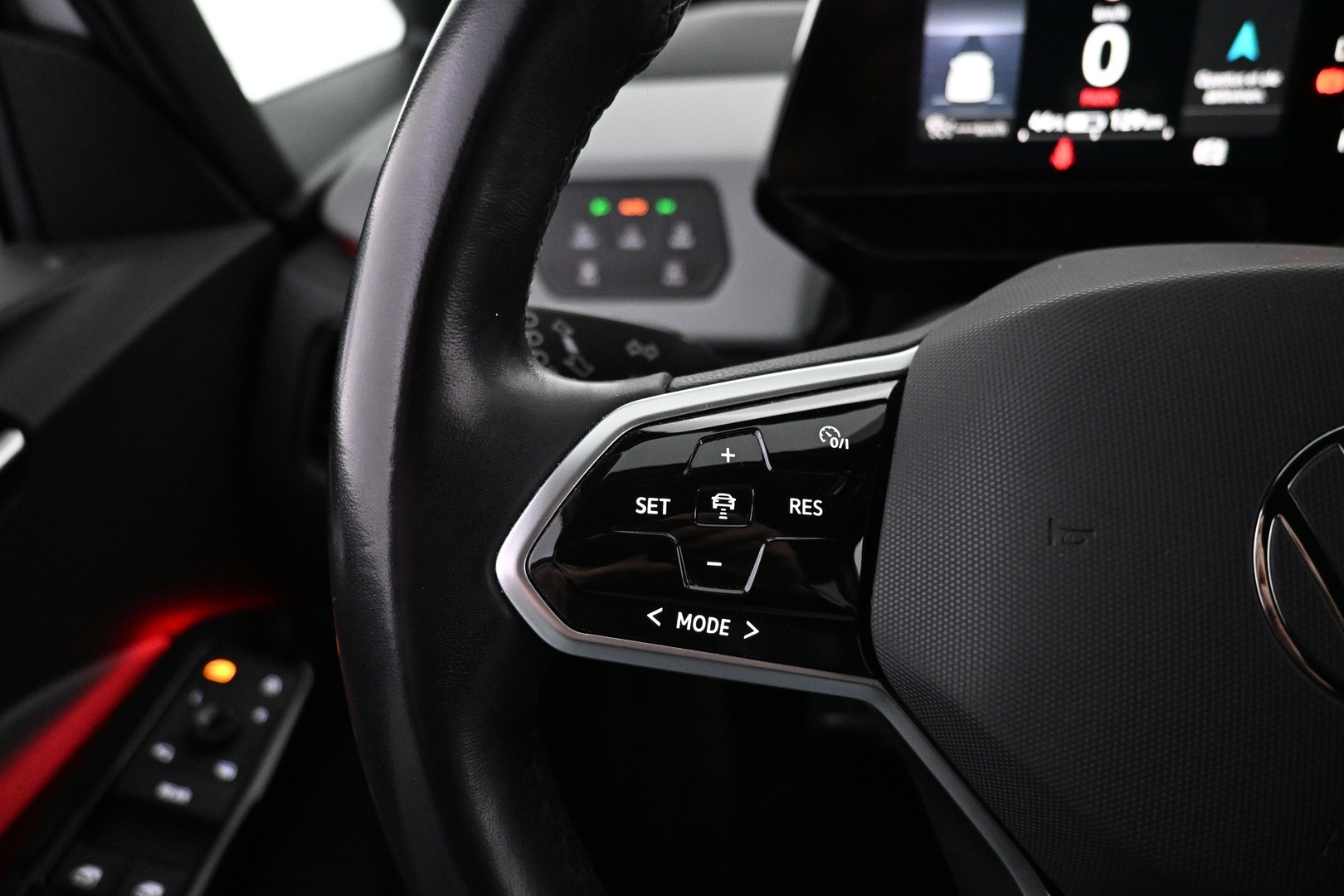 VOLVO XC40 2024