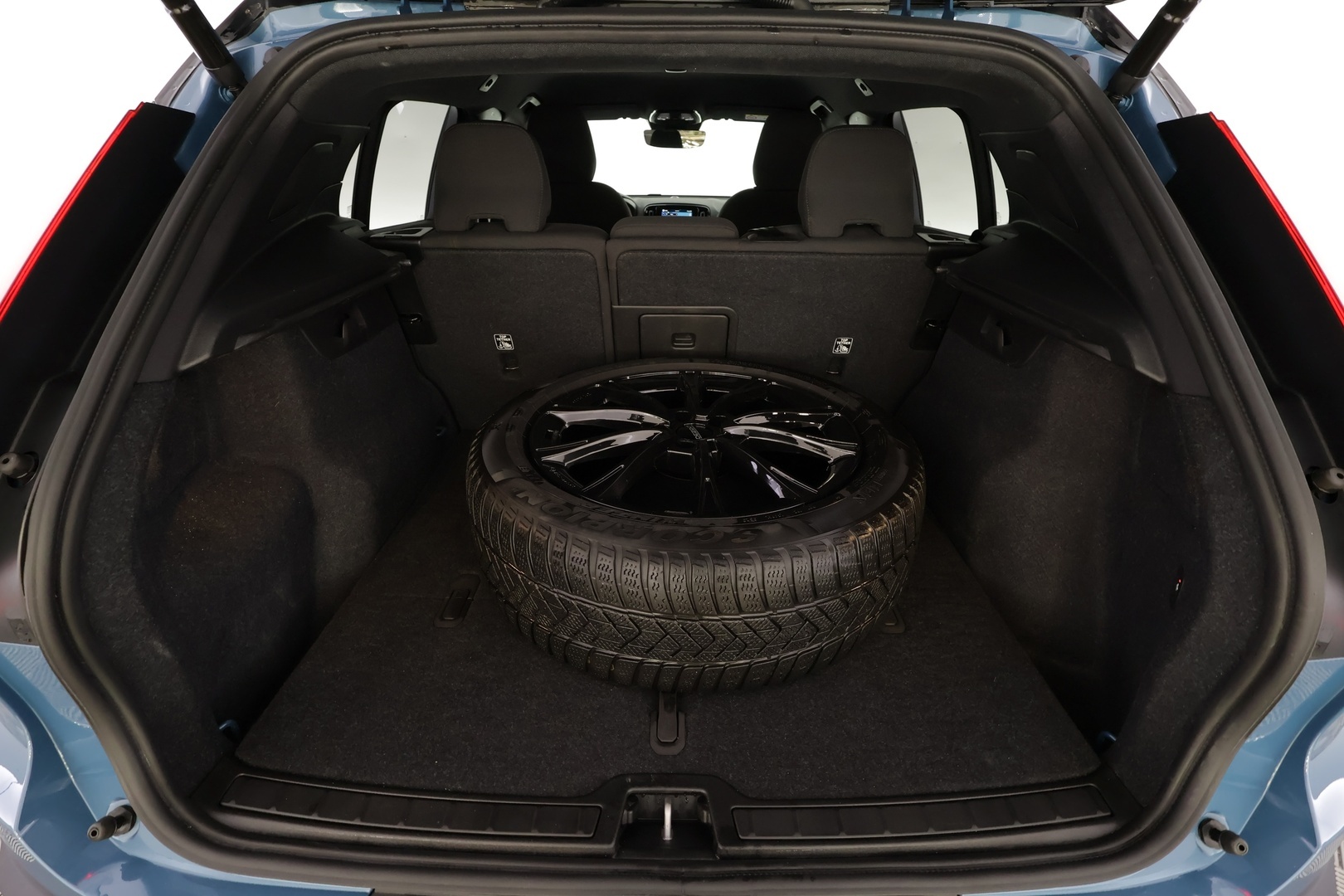 VOLVO XC40 2024