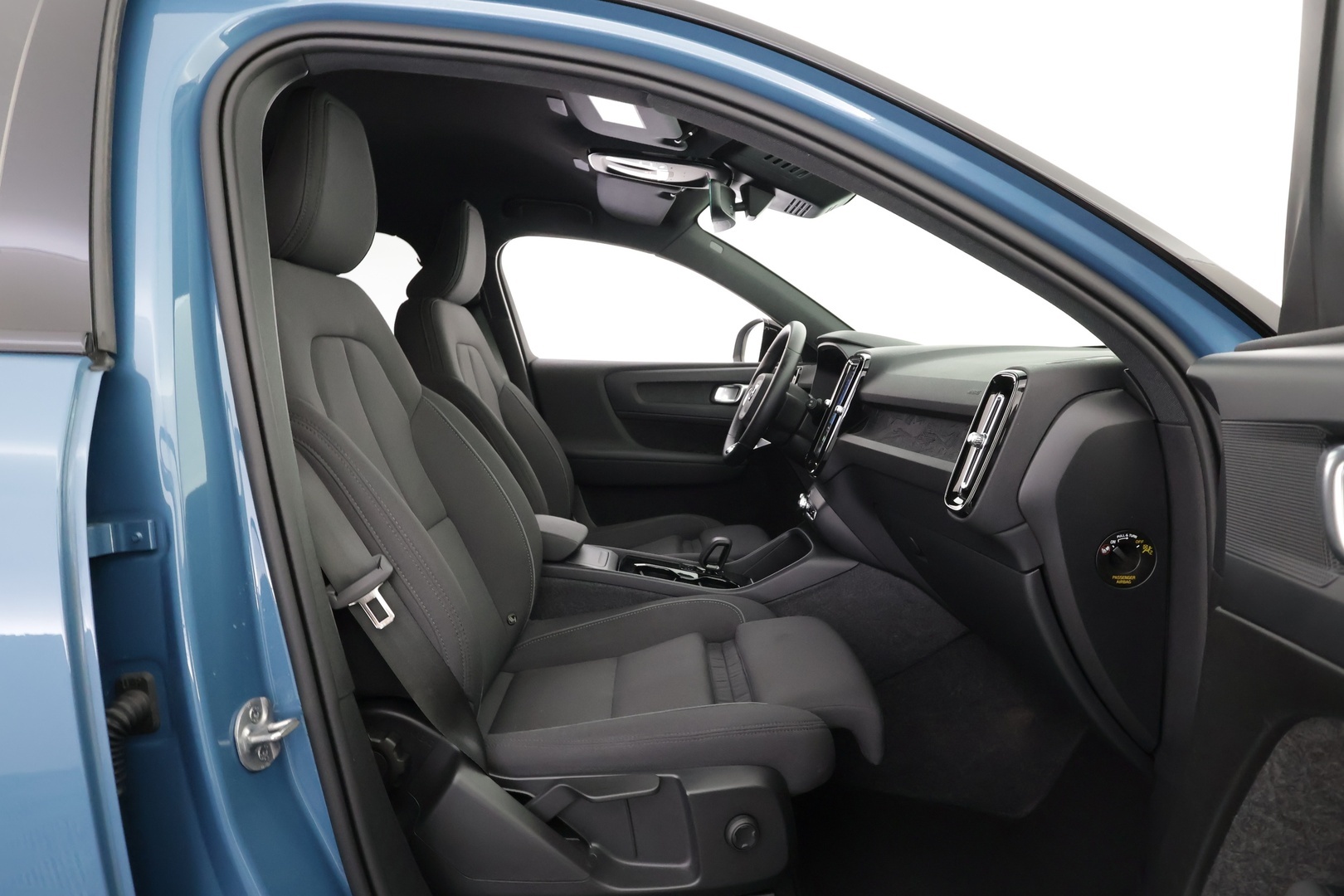 VOLVO XC40 2024