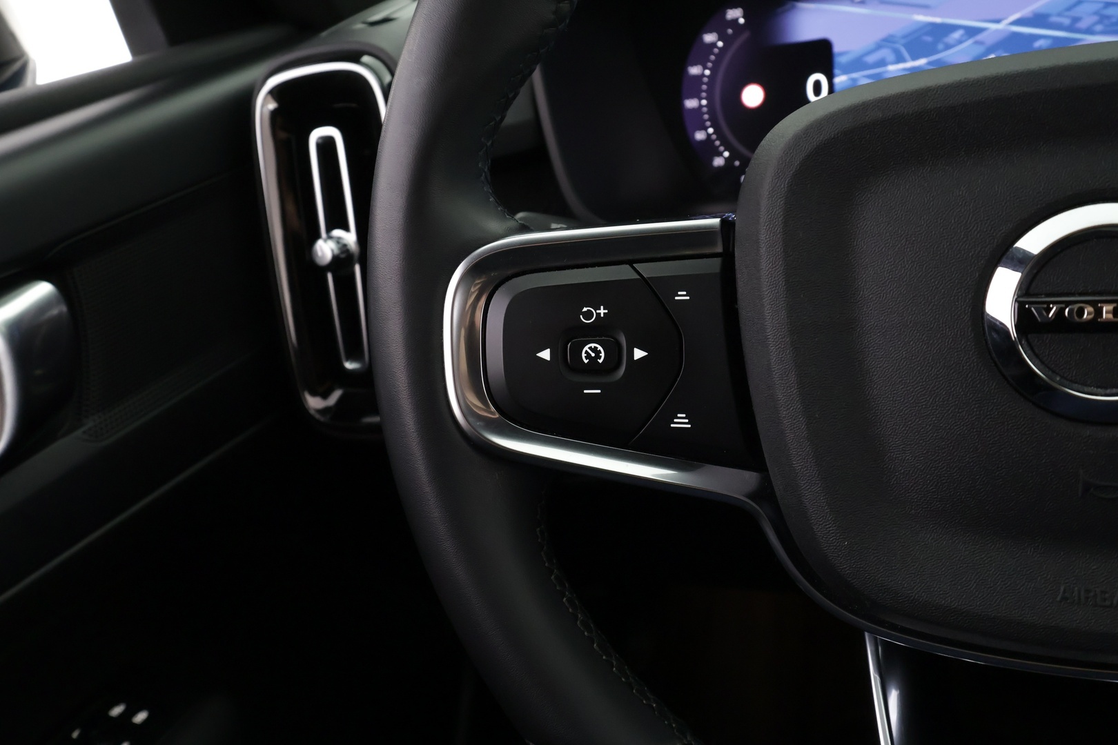 VOLVO XC40 2024