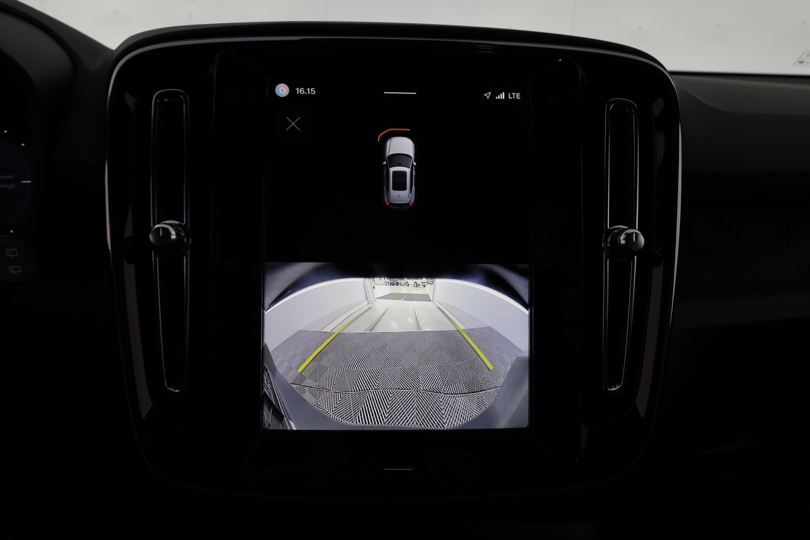 VOLVO XC40 2024